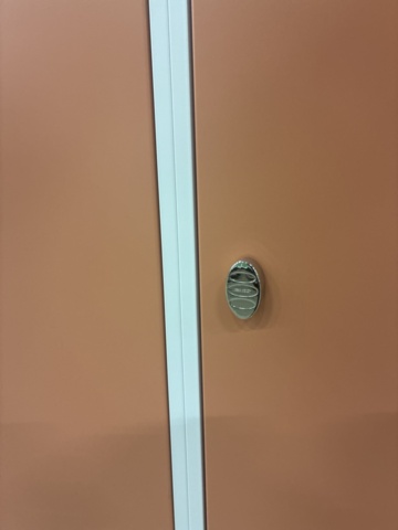 1492976-5 Elevskåp ROZ 3 sektioner, inkl. sockel, 1510x1200x550 mm, röd