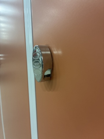 1492976-10 Elevskåp ROZ 3 sektioner, inkl. sockel, 1510x1200x550 mm, röd