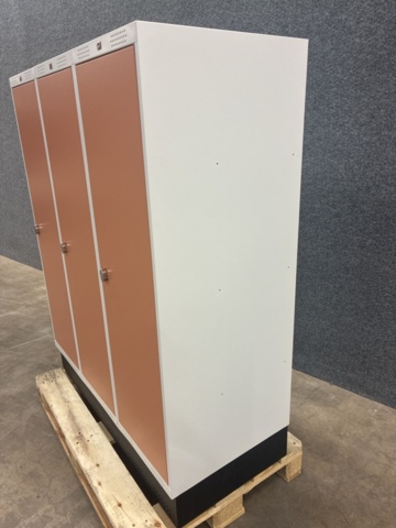 1492976-11 Elevskåp ROZ 3 sektioner, inkl. sockel, 1510x1200x550 mm, röd