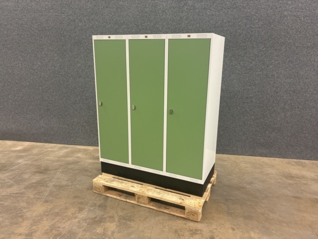 1492978-2 Elevskåp ROZ 3 sektioner, inkl. sockel, 1510x1200x550 mm, grön