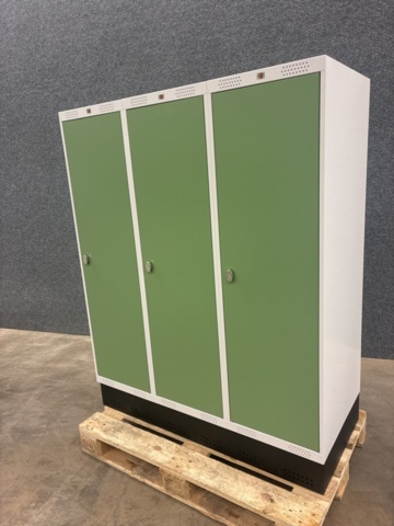 1492978-3 Elevskåp ROZ 3 sektioner, inkl. sockel, 1510x1200x550 mm, grön