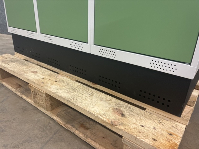 1492978-6 Elevskåp ROZ 3 sektioner, inkl. sockel, 1510x1200x550 mm, grön