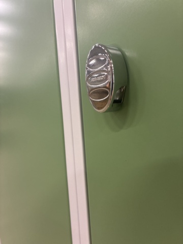 1492978-7 Elevskåp ROZ 3 sektioner, inkl. sockel, 1510x1200x550 mm, grön