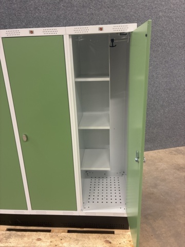 1492978-8 Elevskåp ROZ 3 sektioner, inkl. sockel, 1510x1200x550 mm, grön