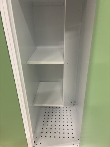 1492978-10 Elevskåp ROZ 3 sektioner, inkl. sockel, 1510x1200x550 mm, grön