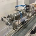 1470257-2 Semi-automatic filling machine with conveyor belt