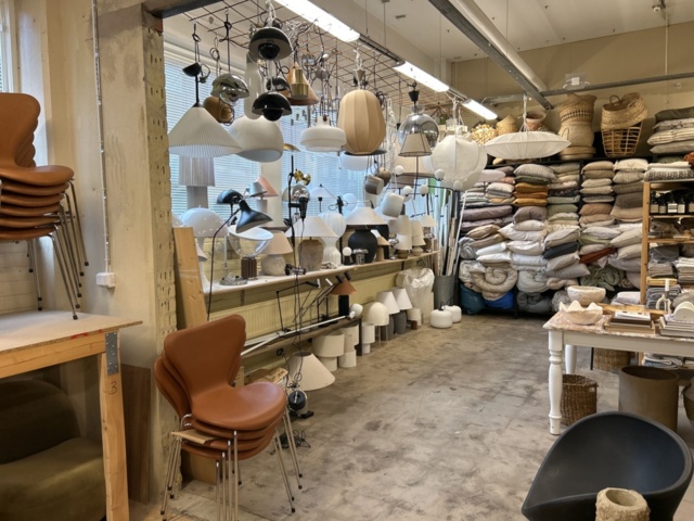 1457528-7 Designmöbler och inredning - Cassina, Fritz Hansen, Vitra, Louis Poulsen m.fl.