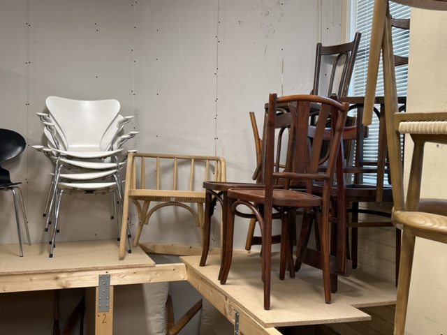 1457528-44 Designmöbler och inredning - Cassina, Fritz Hansen, Vitra, Louis Poulsen m.fl.