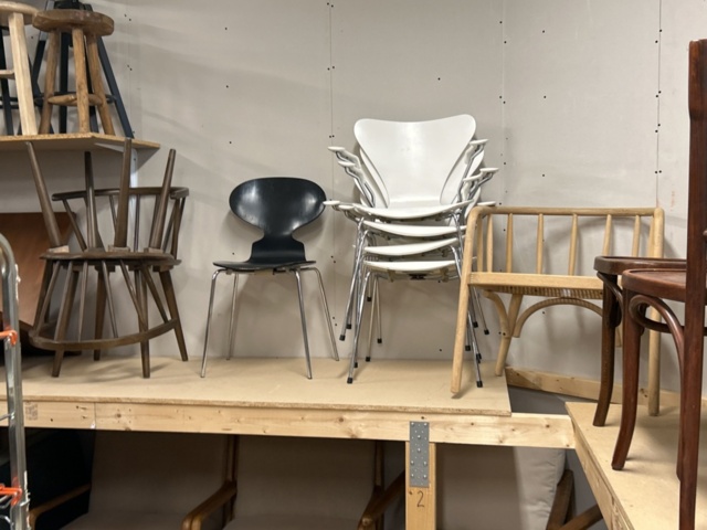 1457528-46 Designmöbler och inredning - Cassina, Fritz Hansen, Vitra, Louis Poulsen m.fl.