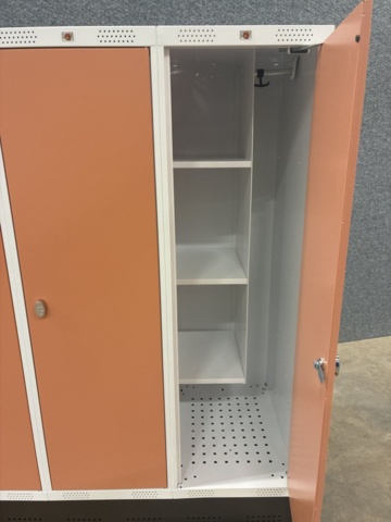 1492977-7 Elevskåp ROZ 3 sektioner, inkl. sockel, 1510x1200x550 mm, röd