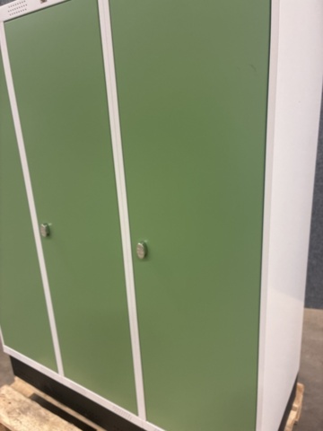 1492979-5 Elevskåp ROZ 3 sektioner, inkl. sockel, 1510x1200x550 mm, grön