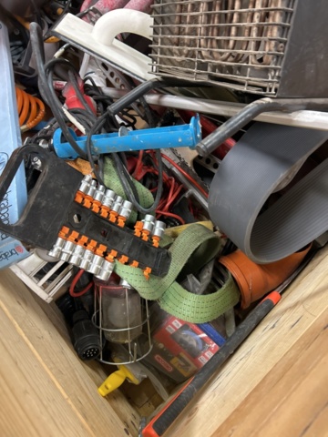 1470260-9 Pallet / miscellaneous lot of workshop equipment and electrical items