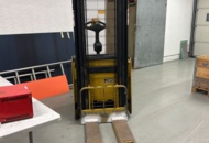 1470261 Yale articulated stacker / ride stacker