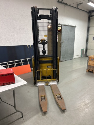 1470261-1 Yale articulated stacker / ride stacker