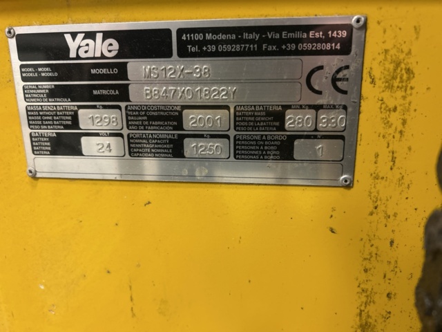 1470261-3 Yale articulated stacker / ride stacker