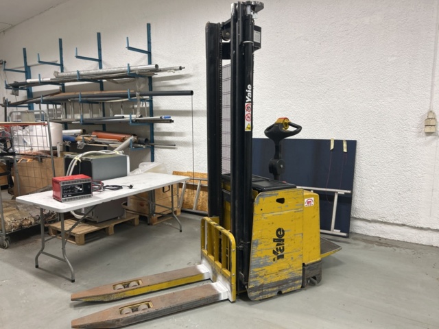 1470261-4 Yale articulated stacker / ride stacker