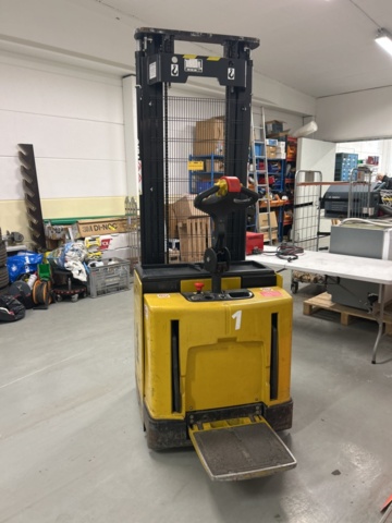 1470261-5 Yale articulated stacker / ride stacker