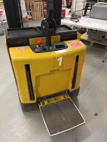 1470261-14 Yale articulated stacker / ride stacker