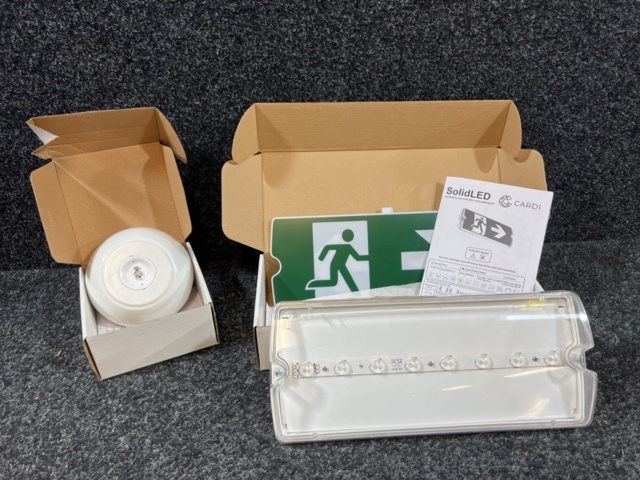 1384782-1 Lot with exit signs and emergency lighting - Cardi SolidLED / Optiled