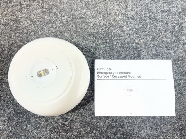 1384782-4 Lot with exit signs and emergency lighting - Cardi SolidLED / Optiled