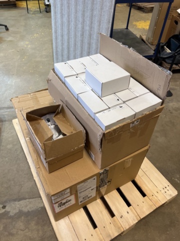 1384782-6 Lot with exit signs and emergency lighting - Cardi SolidLED / Optiled