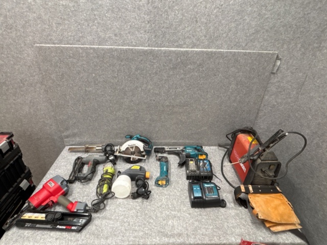 1482189-2 9 machines with accessories and tool boxes