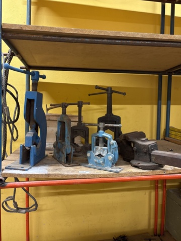 1445028-1 Lot of pipe vices and bench vices