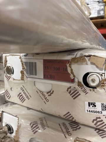 1445063-4 A total of 13 brand new radiators in original packaging as shown in the picture.