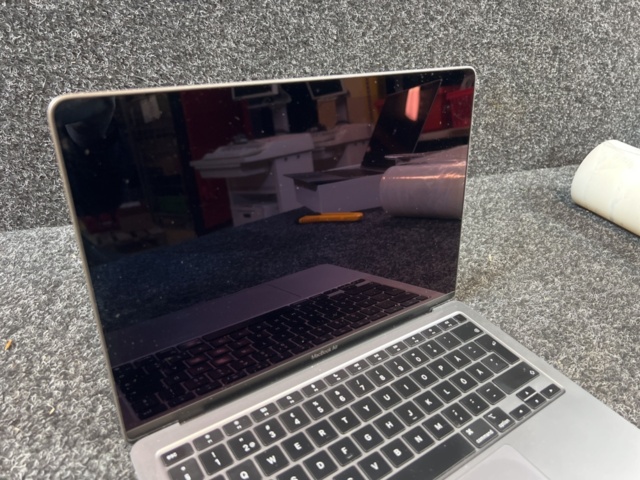 1384785-3 Laptop - Apple MacBook Air 13-inch (M1, 2020)