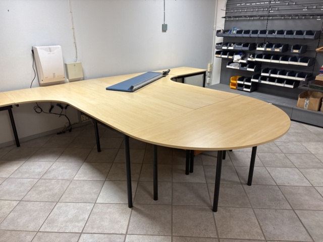 Larger table in several sections as shown in the pictures. - PS Auction ...