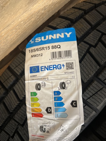 1493258-7 4 pcs Friction tires Sunny 185/65 R15