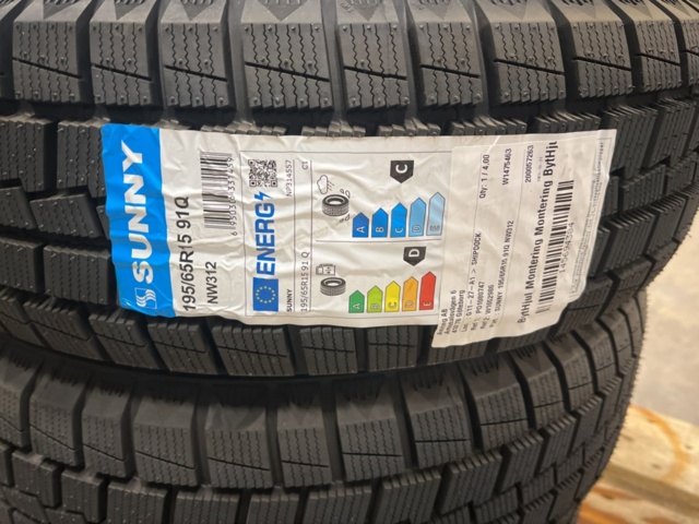 1493259-5 4 st Friktionsdäck Sunny 195/65 R15