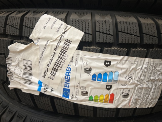 1493259-6 4 st Friktionsdäck Sunny 195/65 R15