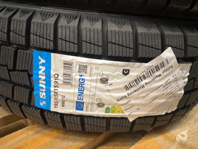 1493259-7 4 st Friktionsdäck Sunny 195/65 R15