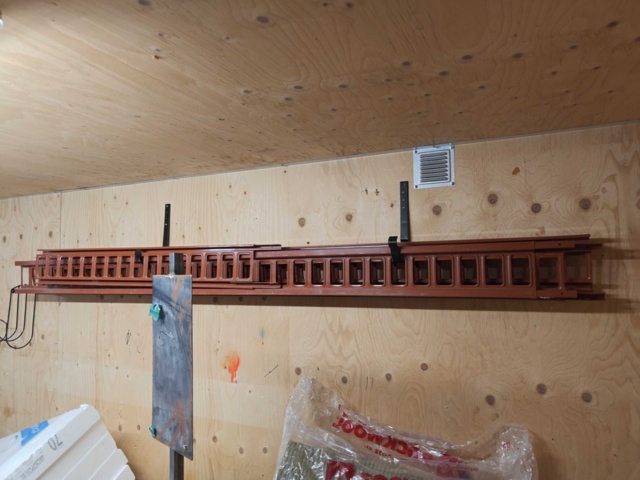 1435743-4 Allt i containern: Byggnadsmaterial (främst för tak), verktyg och byggtillbehör