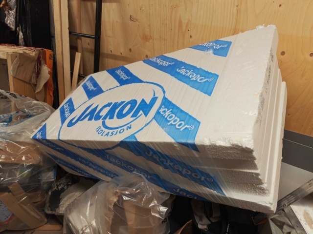 1435743-6 Allt i containern: Byggnadsmaterial (främst för tak), verktyg och byggtillbehör