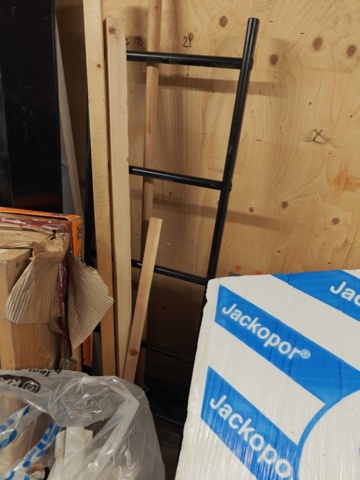 1435743-7 Allt i containern: Byggnadsmaterial (främst för tak), verktyg och byggtillbehör