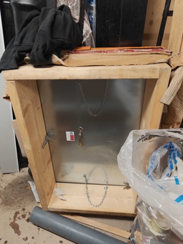 1435743-8 Allt i containern: Byggnadsmaterial (främst för tak), verktyg och byggtillbehör