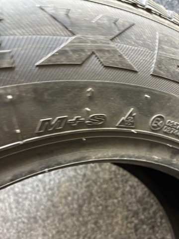 1493319-5 1 st Friktionsdäck Nexen 215/65 R16