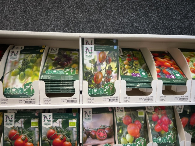 1493426-4 Retail rack with Nelson Garden seed bags of tomato seeds