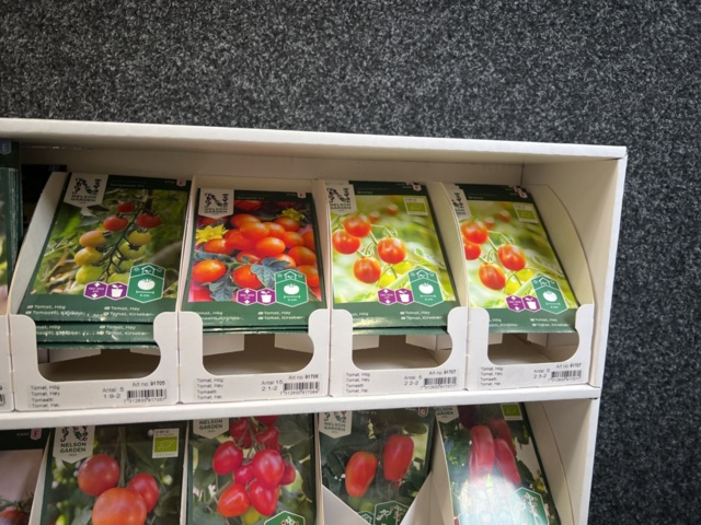 1493426-5 Retail rack with Nelson Garden seed bags of tomato seeds