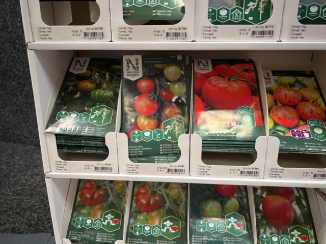 1493426-8 Retail rack with Nelson Garden seed bags of tomato seeds