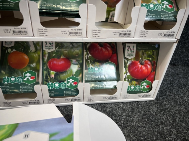 1493426-13 Retail rack with Nelson Garden seed bags of tomato seeds