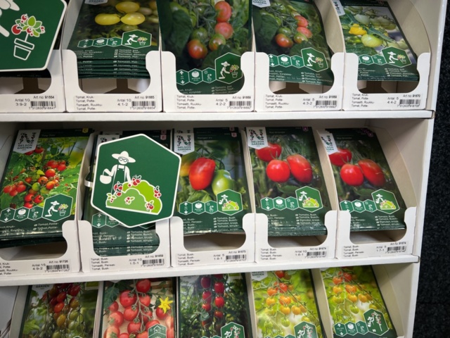 1493427-5 Retail rack with Nelson Garden seed bags of tomato seeds