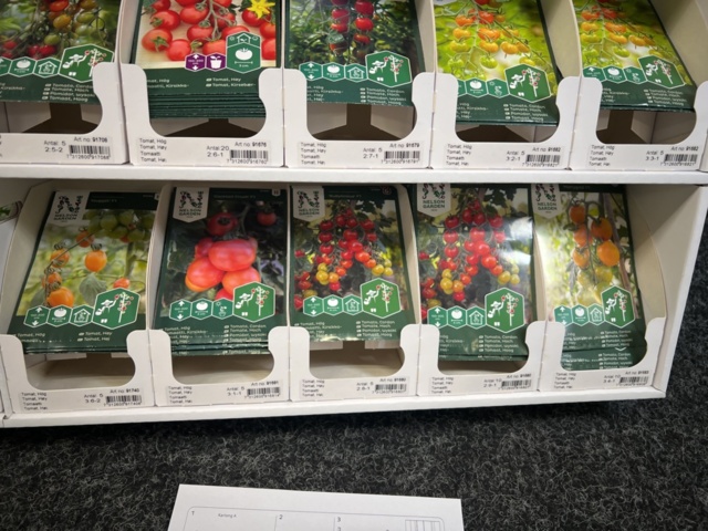 1493427-7 Retail rack with Nelson Garden seed bags of tomato seeds