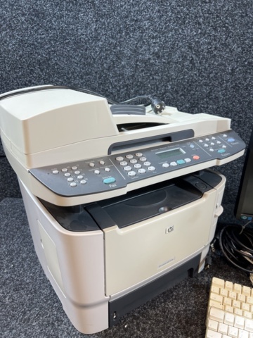 1384788-2 Samling med kontorselektronik - HP, Apple, Samsung m.fl.