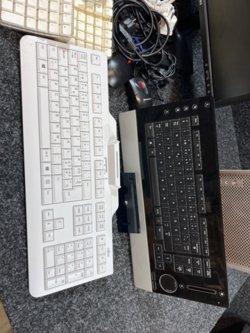 1384788-4 Samling med kontorselektronik - HP, Apple, Samsung m.fl.