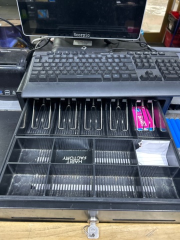 1367200-3 Kassasystem med våg