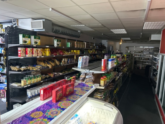 1367201-2 Samtliga butikshyllor i butiken