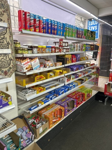 1367201-4 Samtliga butikshyllor i butiken